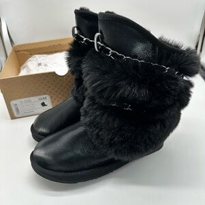 Australia Luxe Collective NWT Atilla Short Shearling Black Satin US 9